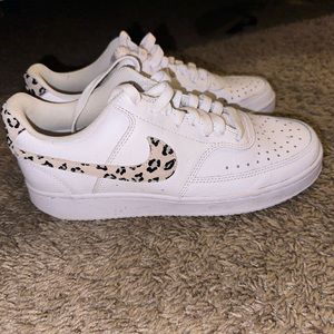 Women’s size 8 Nike Court Vision